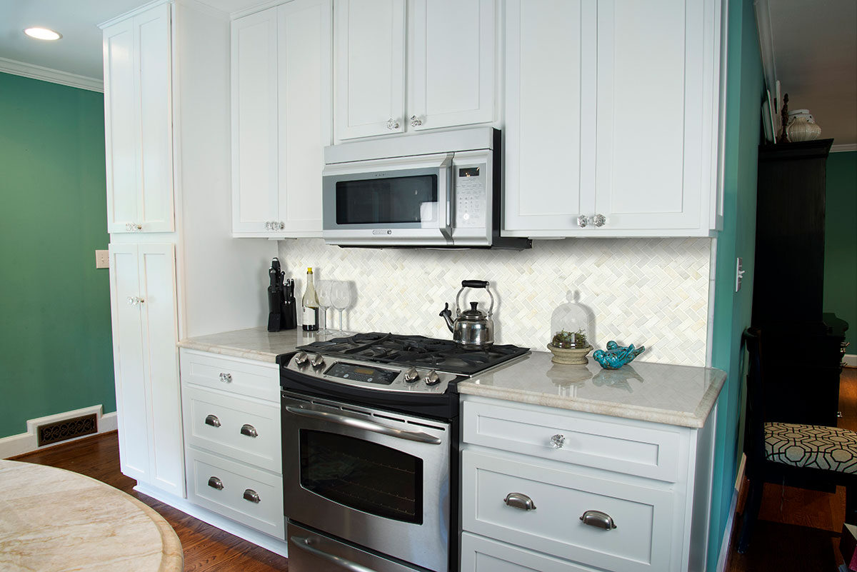 Greecian White Herringbone Pattern backsplash installed — view 2