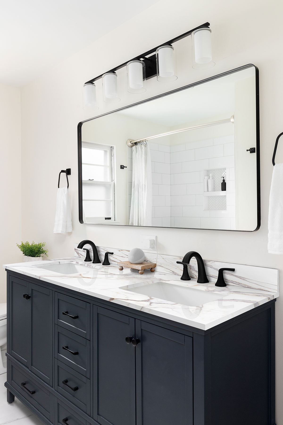 Calacatta Fiorella backsplash in a bathroom — view 2