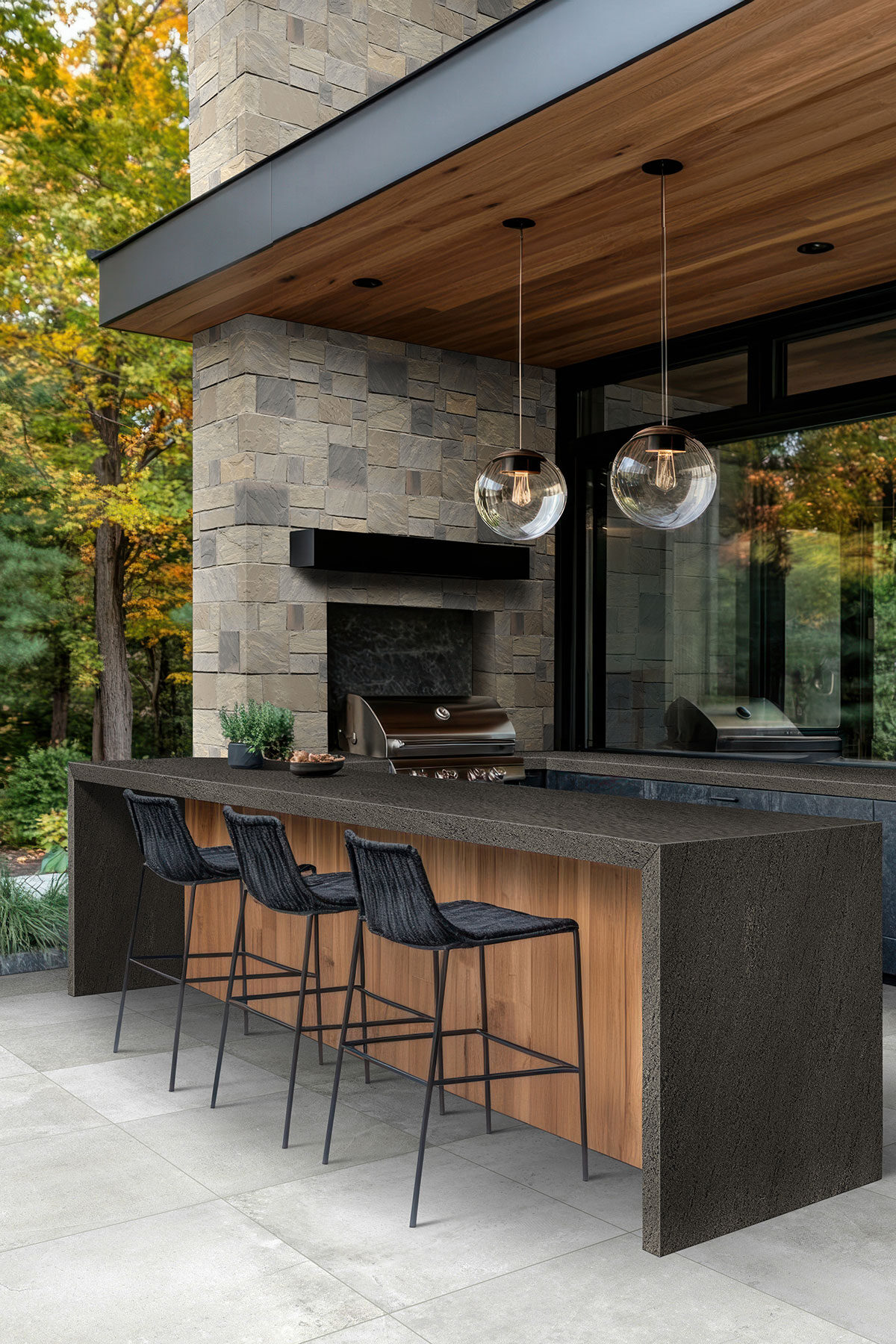 Basaltina Nera backsplash in a outdoor hardscape