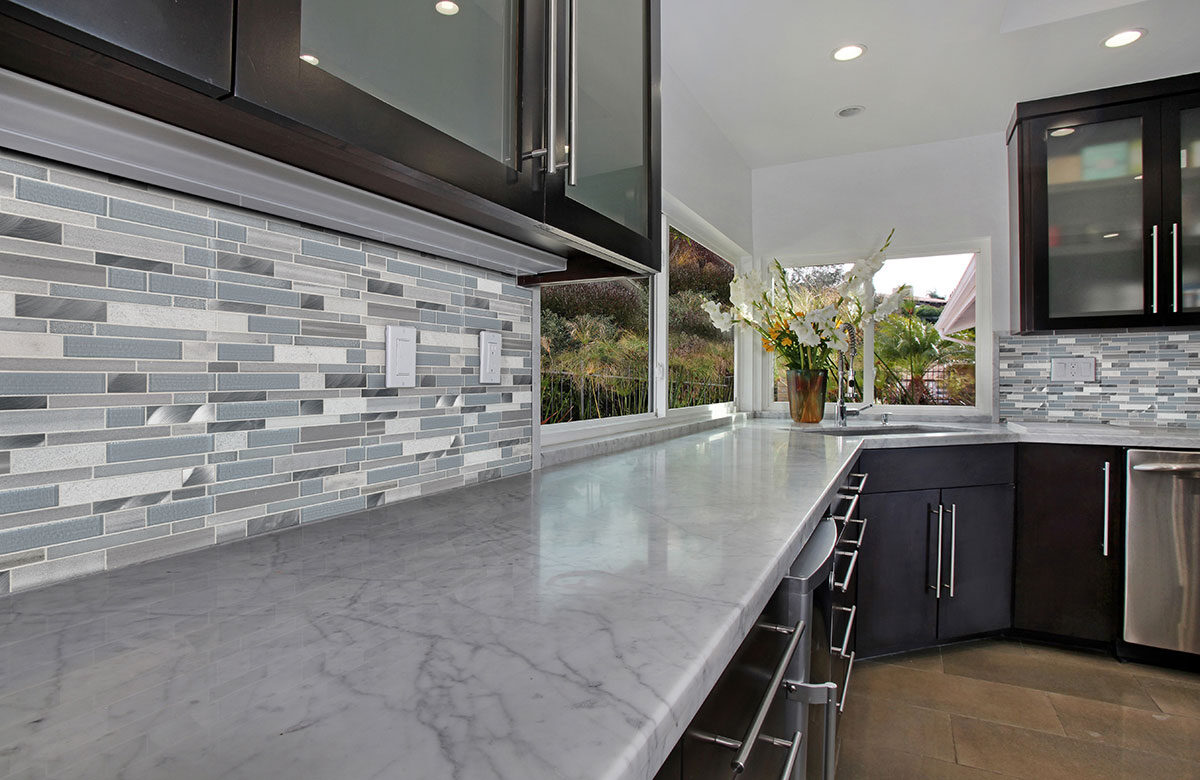 Harlow Interlocking 8mm backsplash installed