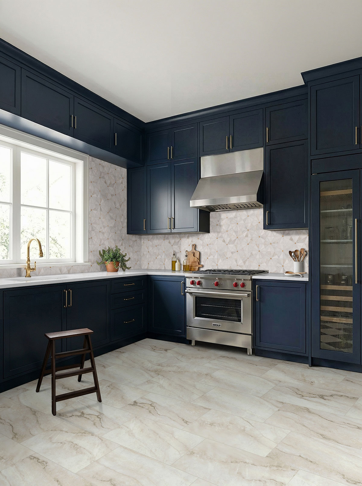 Elegante Pinwheel Gold backsplash in a kitchen