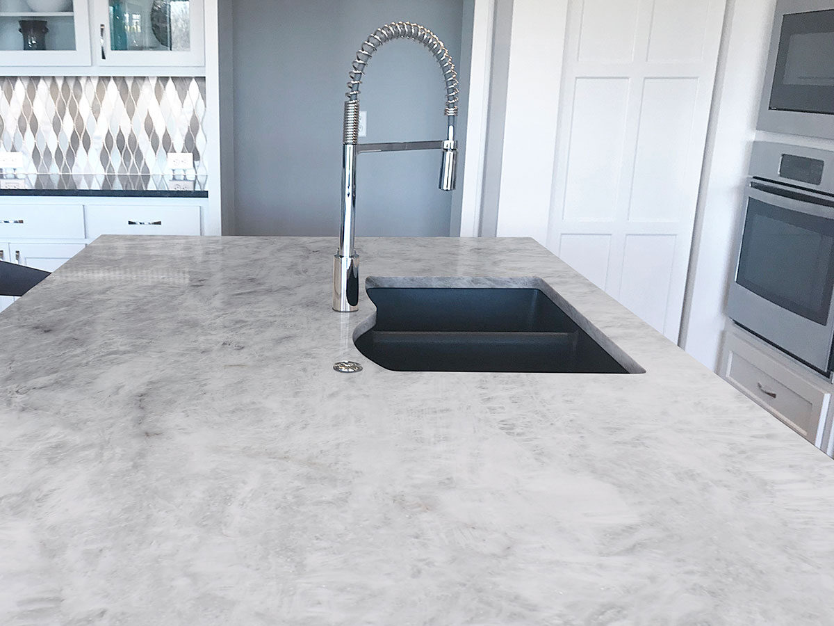 Cristallo Quartzite countertop installed — view 7