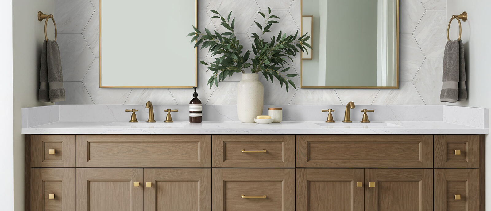 Calacatta Miraggio Duo Quartz countertop in a bathroom