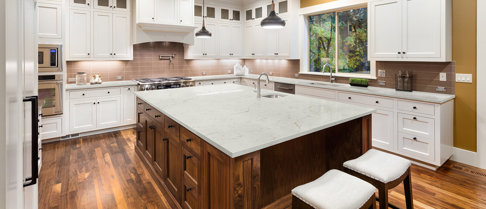 Calacatta Lavasa Quartz countertop installed