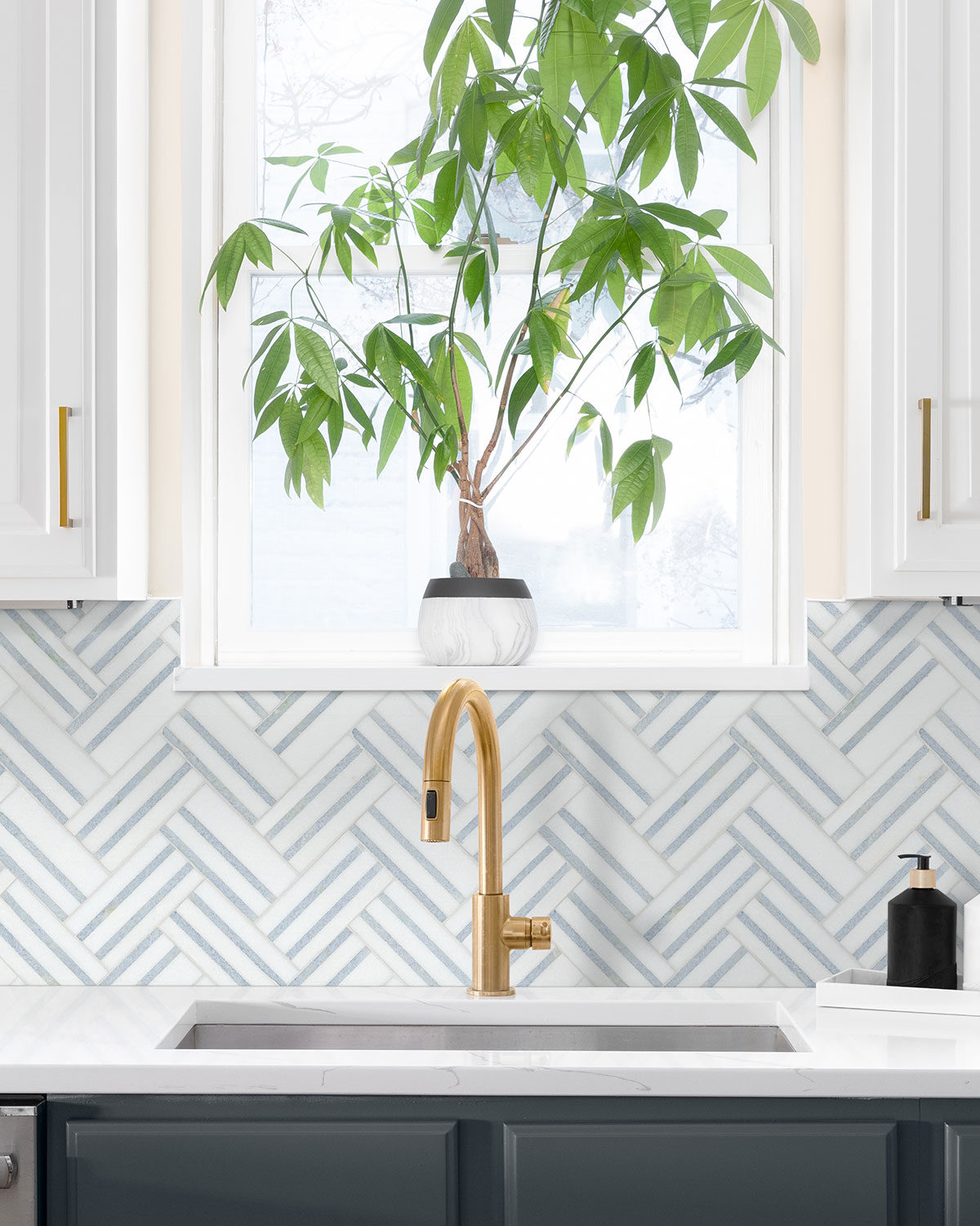 Azula Linea Polished backsplash in a bathroom — view 2
