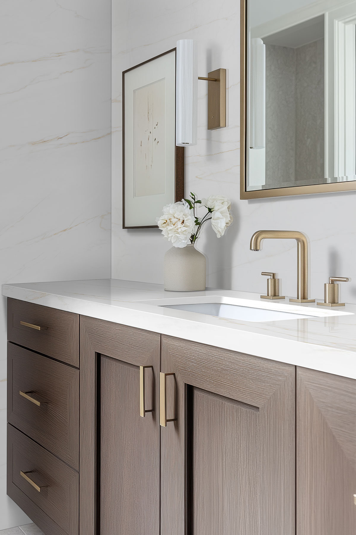 Calacatta Corrinna backsplash in a bathroom