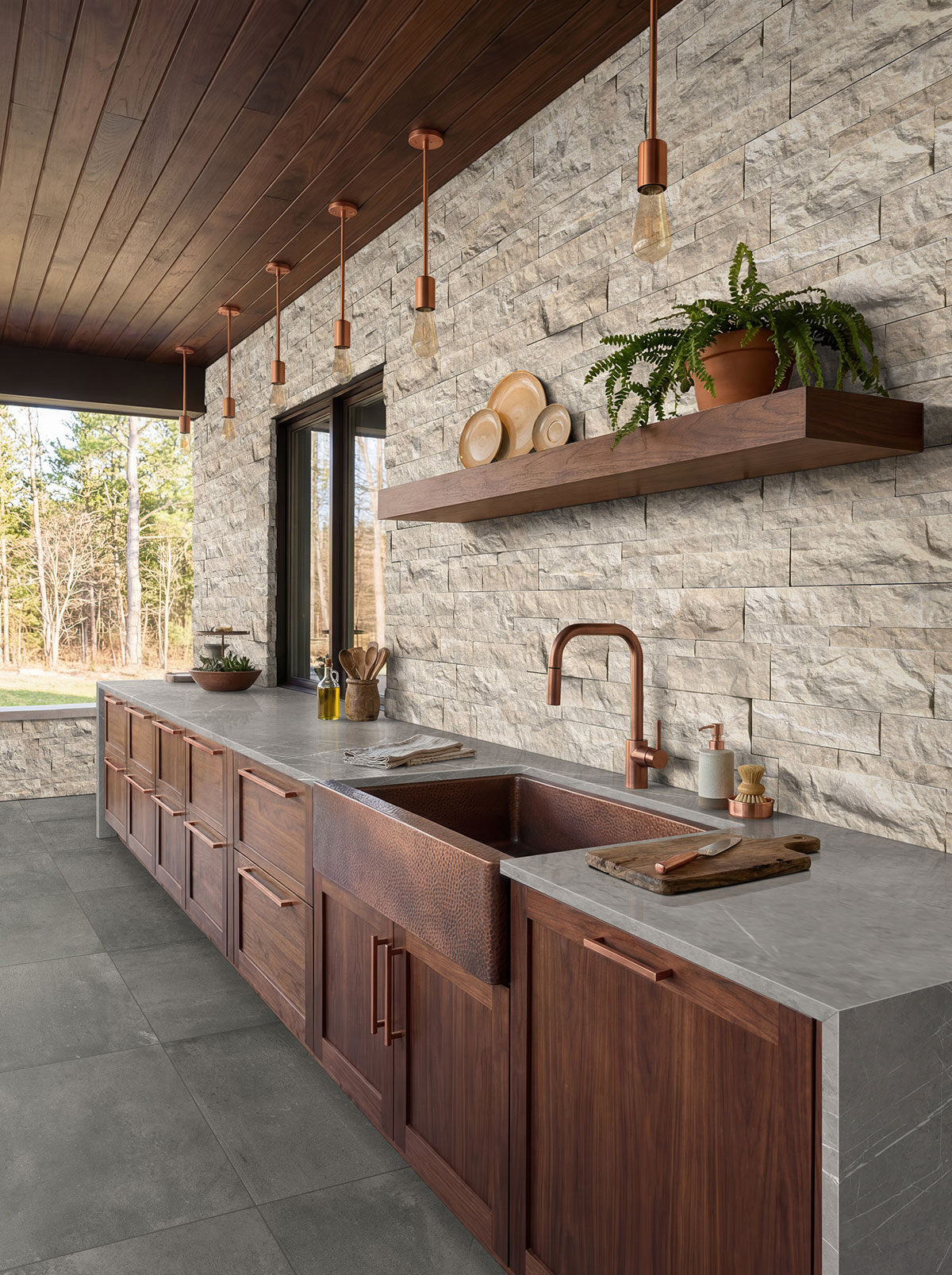 Pietra Grigio backsplash in a outdoor hardscape — view 3