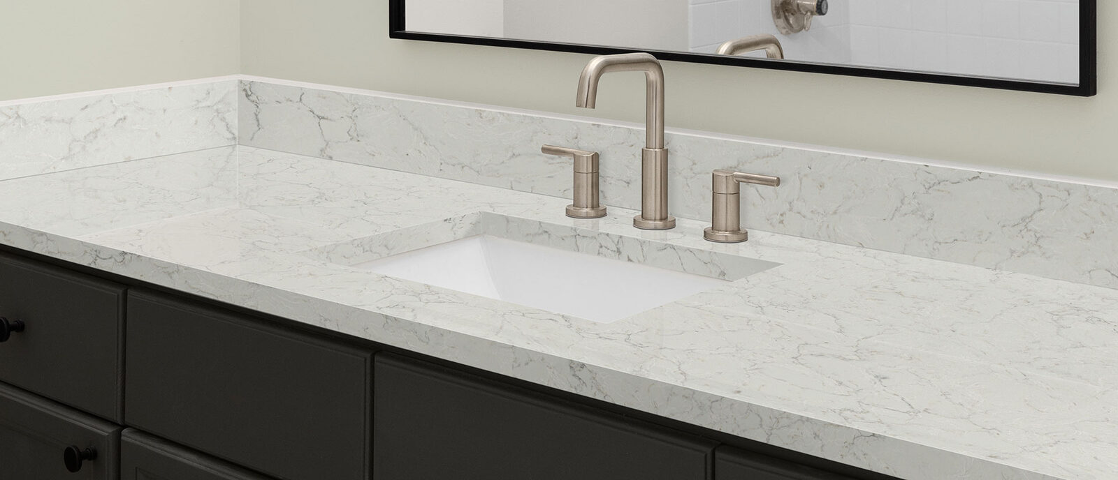 Calacatta Aidana ™ countertop in a bathroom