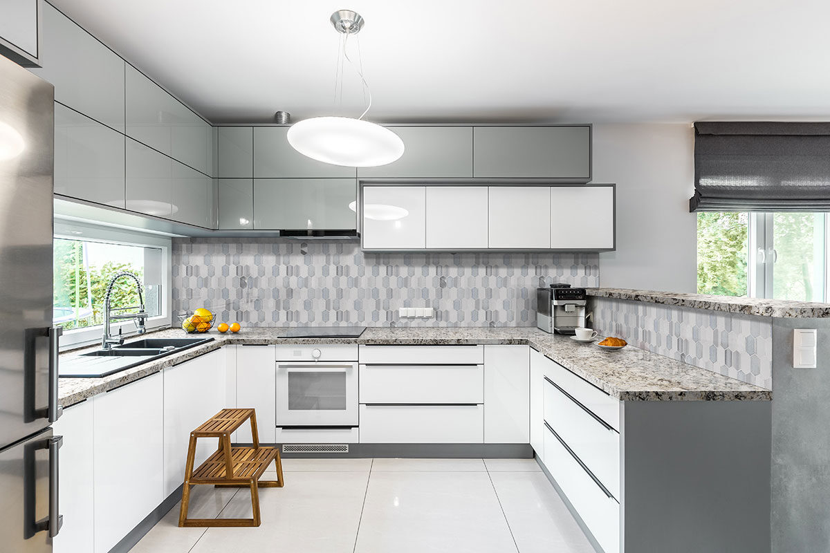 Harlow Picket 8mm backsplash installed
