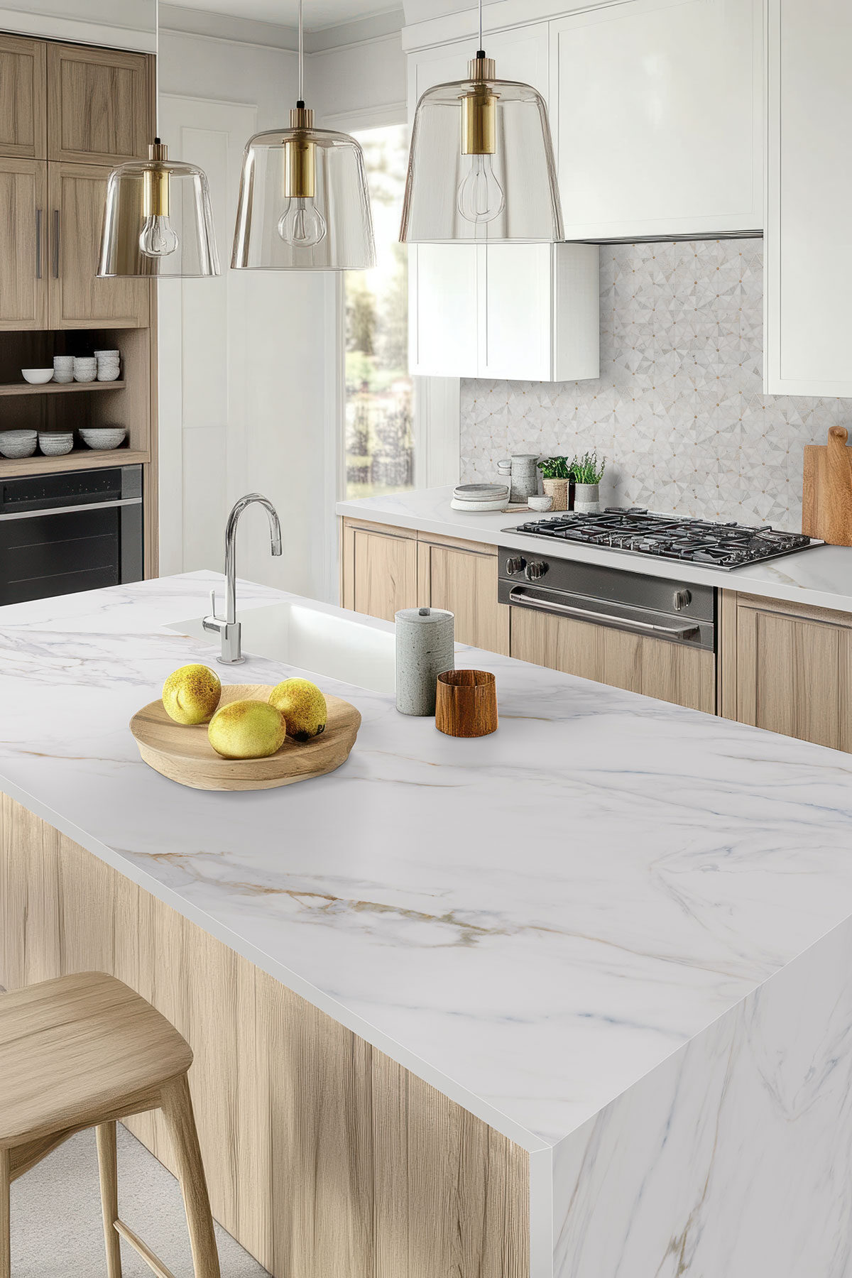Elegante Pinwheel Gold backsplash in a kitchen — view 7