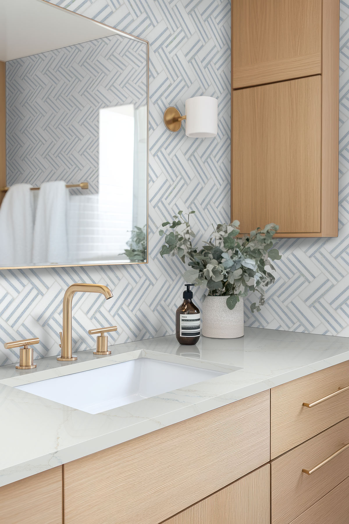 Azula Linea Polished backsplash in a bathroom