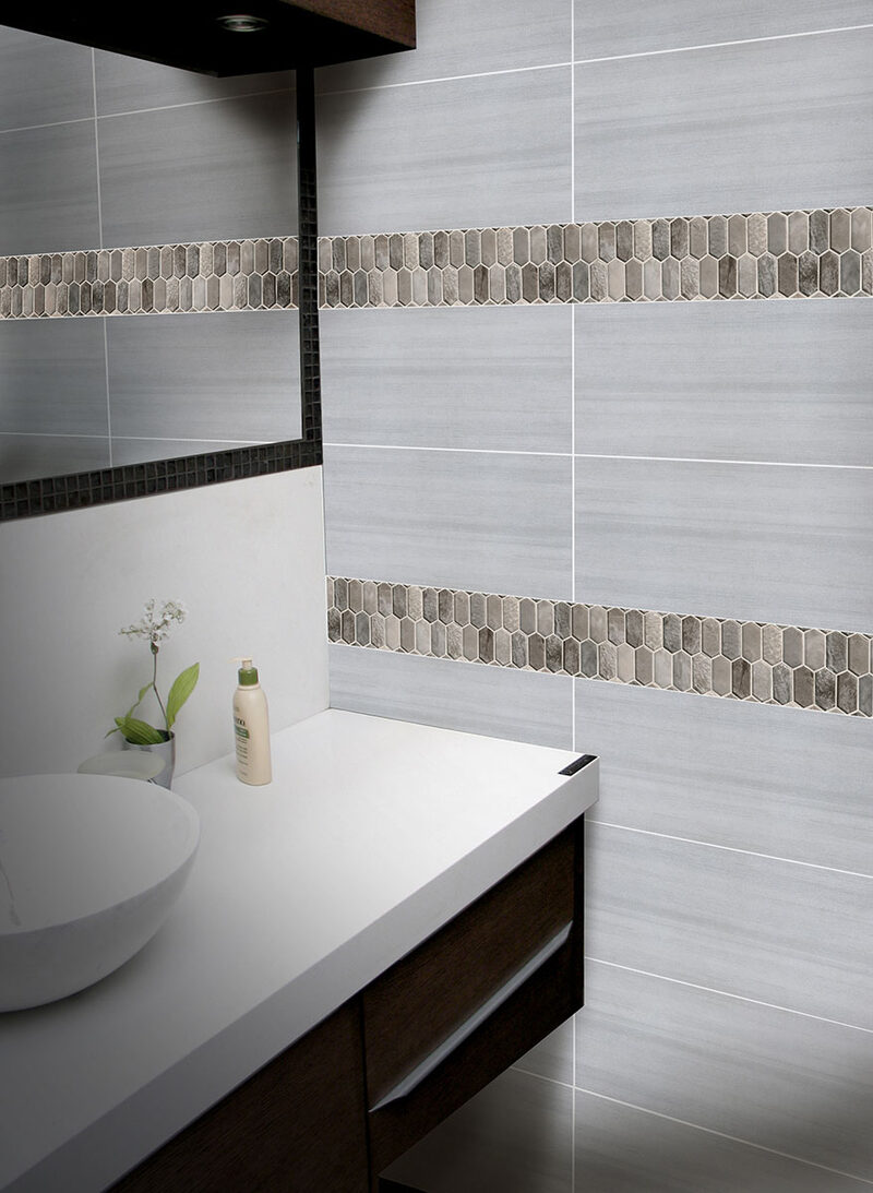 Crystallized Glass Blend 8mm Savoy Picket backsplash installed