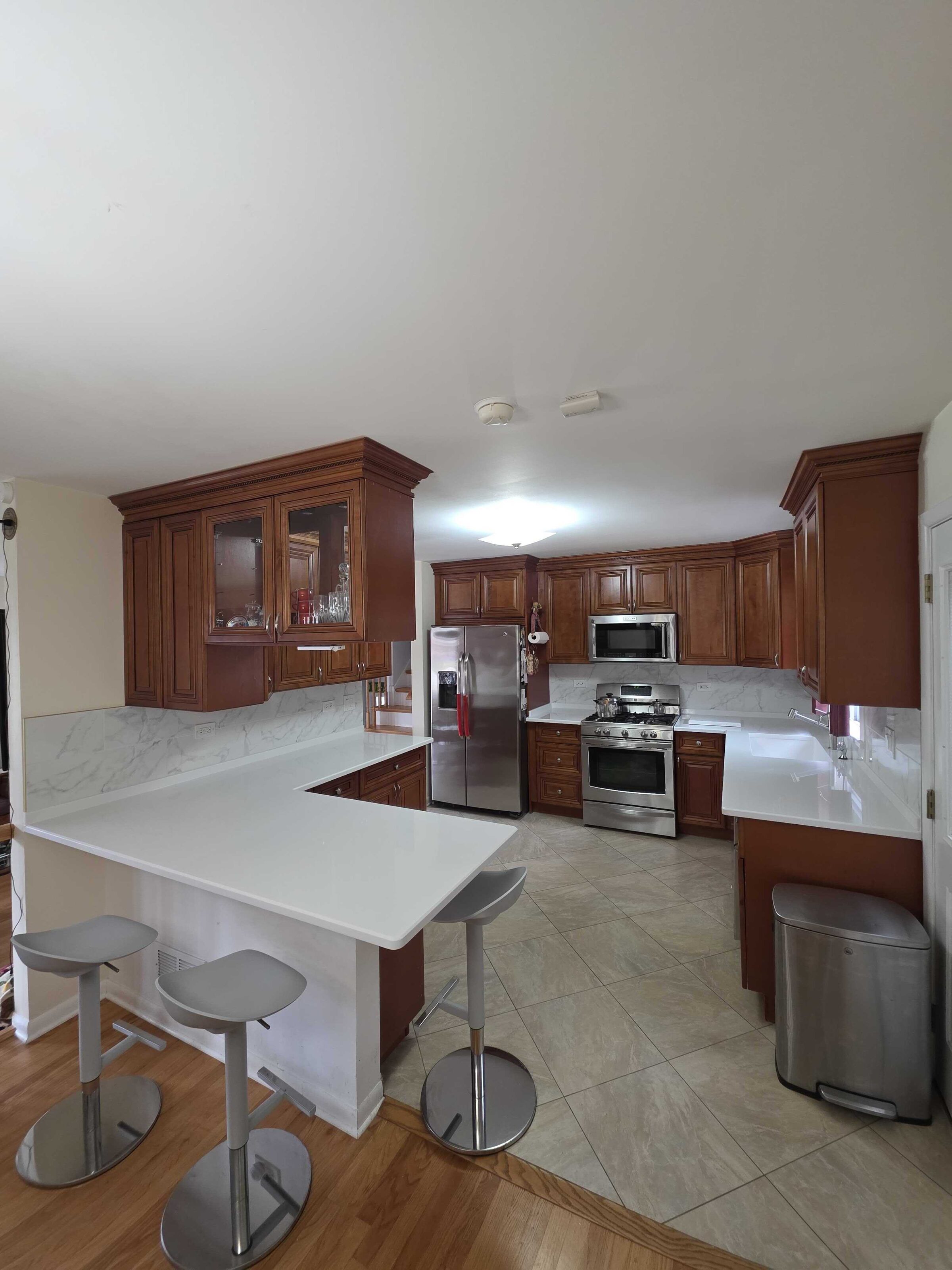 Cherry kitchen, quartz peninsula