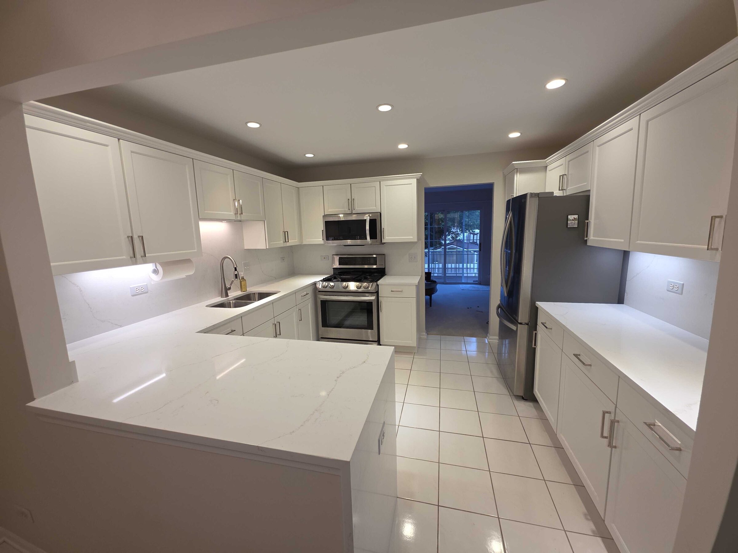 Tan counters to white quartz
