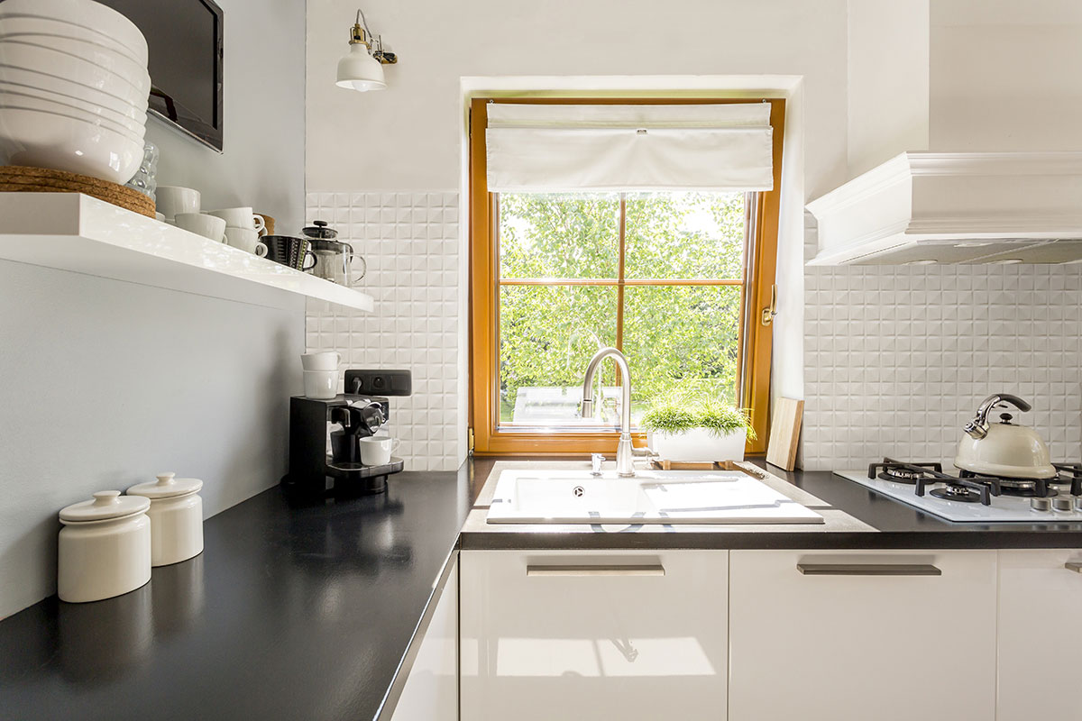 DYMO CHEX WHITE 12X24 GLOSSY backsplash installed — view 2