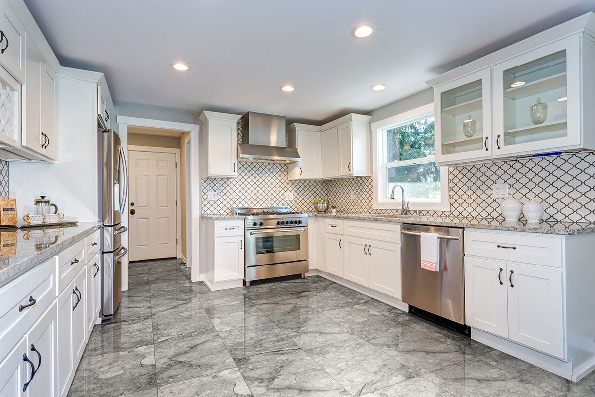 Onda Gray backsplash installed — view 7