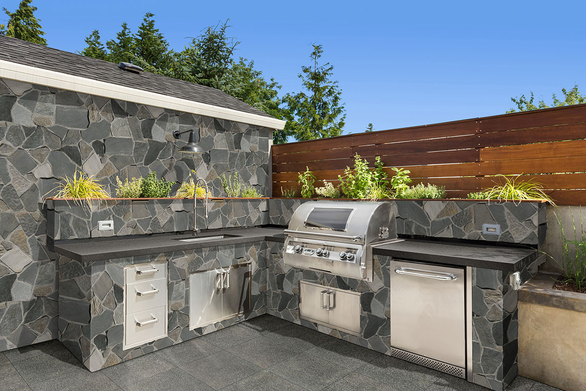Basaltina Nera backsplash in a outdoor hardscape — view 4