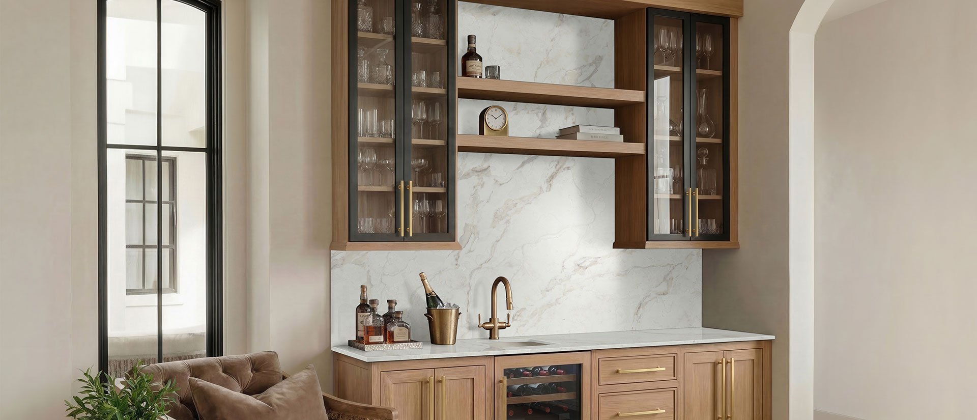 Calacatta Aravine ™ countertop in a kitchen — view 3