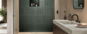 Calacatta Aravine ™ countertop in a bathroom