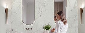 Calacatta Aravine ™ countertop in a bathroom — view 2