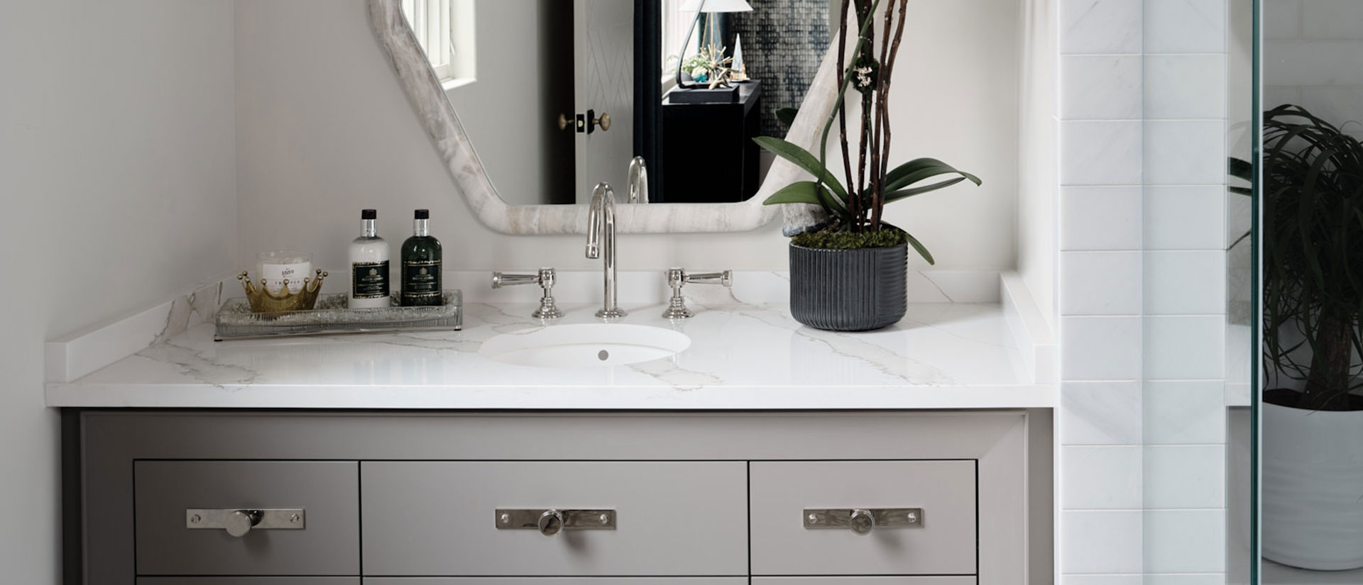 Calacatta Goa Quartz countertop installed — view 4