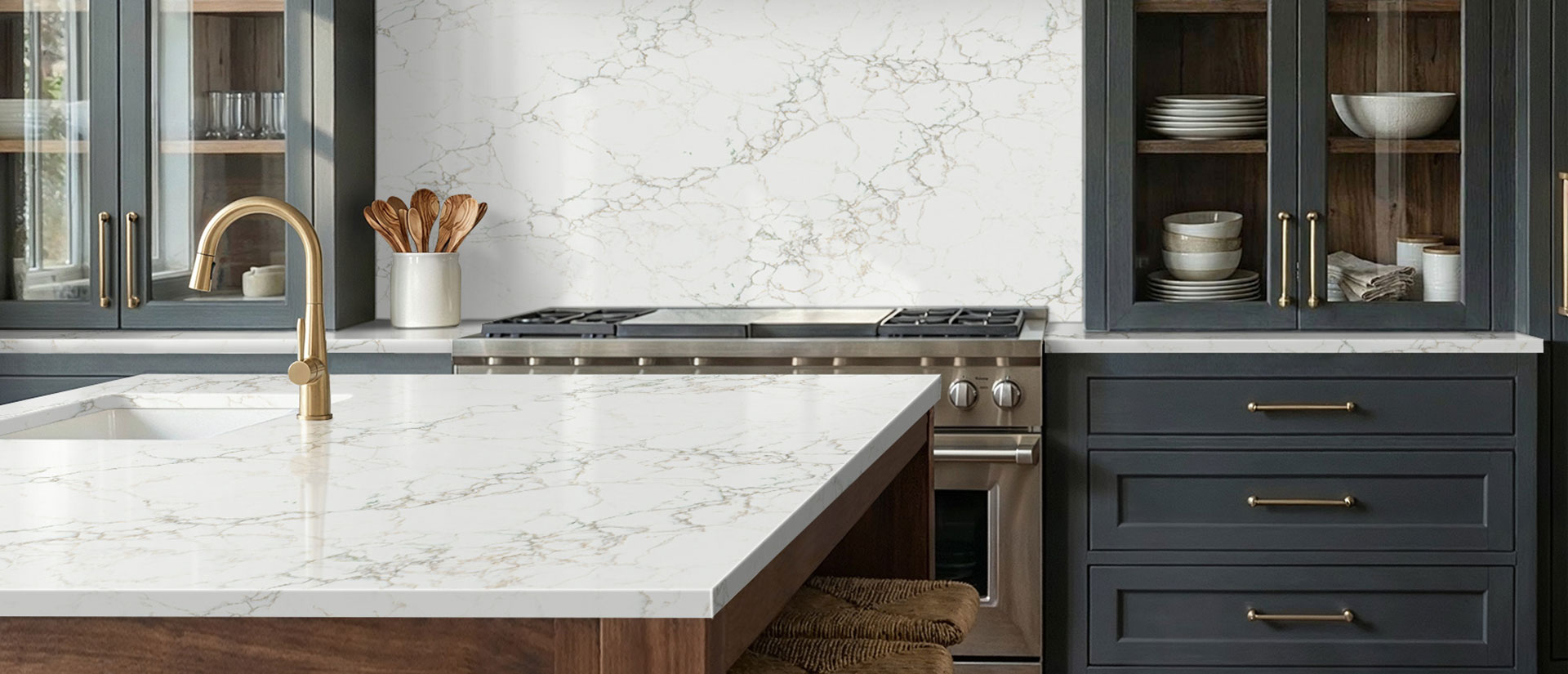 Calacatta Jadira ™ countertop in a kitchen — view 4