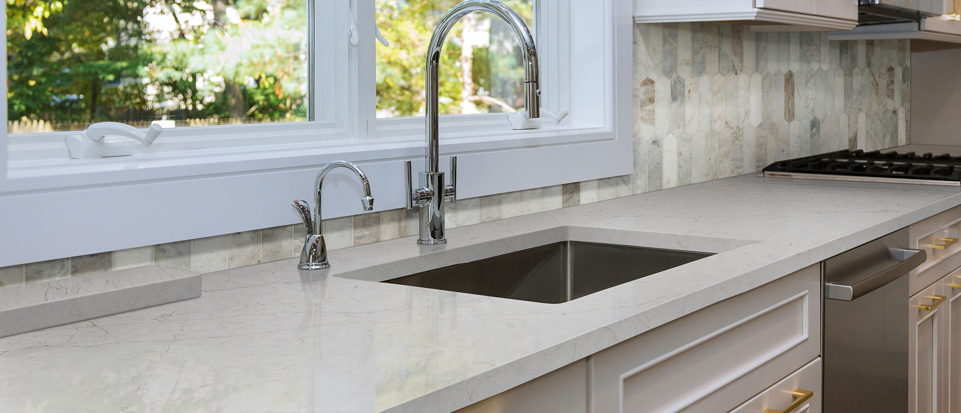 Calacatta Karmelo Quartz countertop in a kitchen — view 4