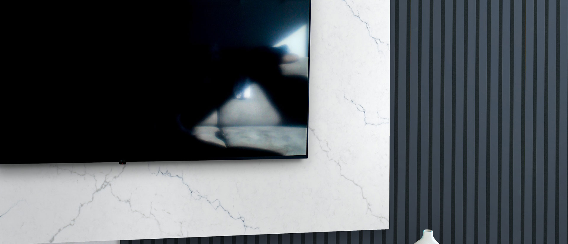 Calacatta Miraggio Cielo Quartz countertop in a living room