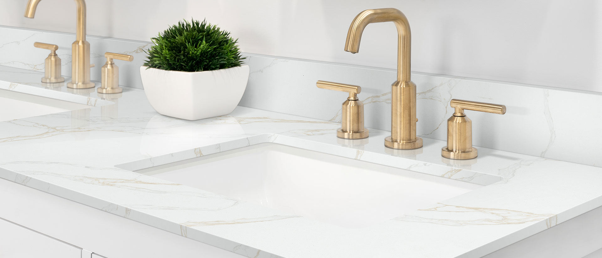 Calacatta Rivessa ™ countertop in a bathroom