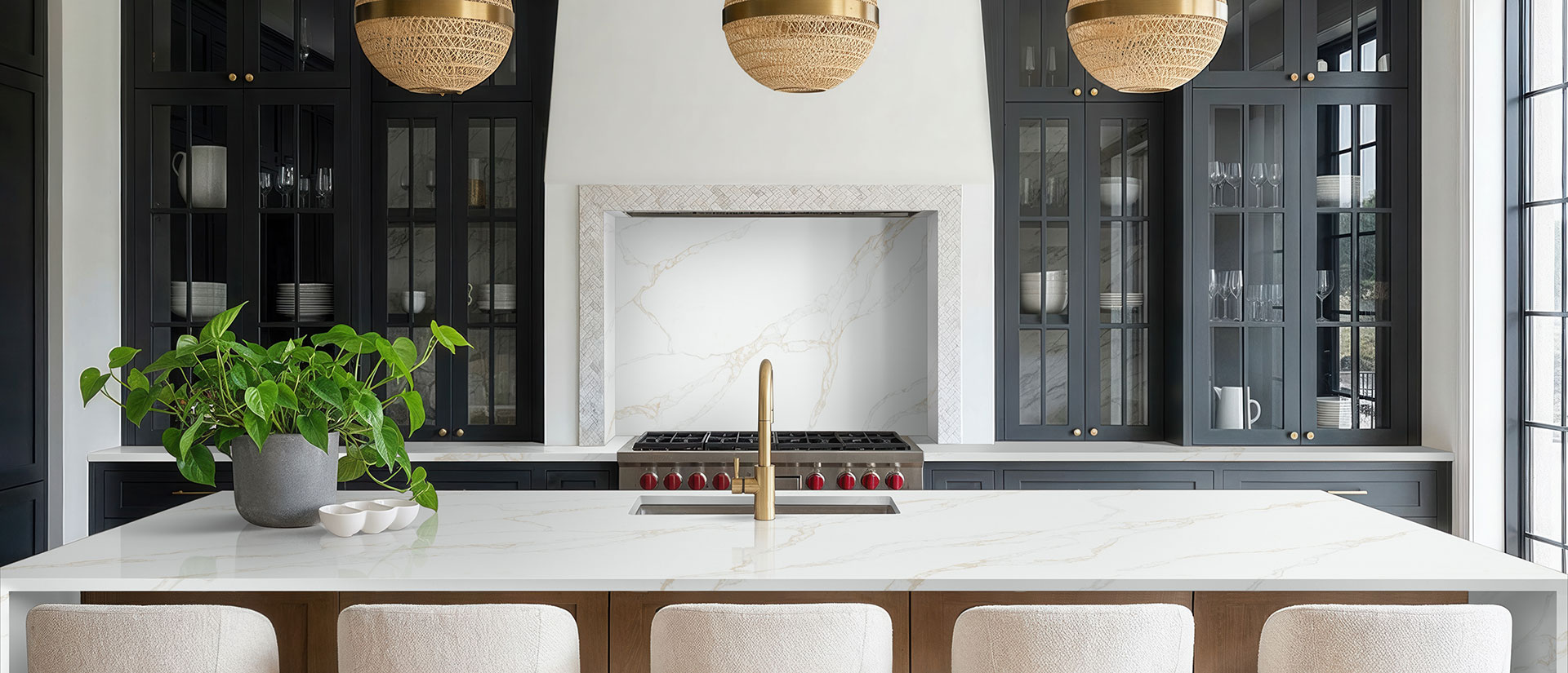 Calacatta Rivessa ™ countertop in a kitchen — view 6