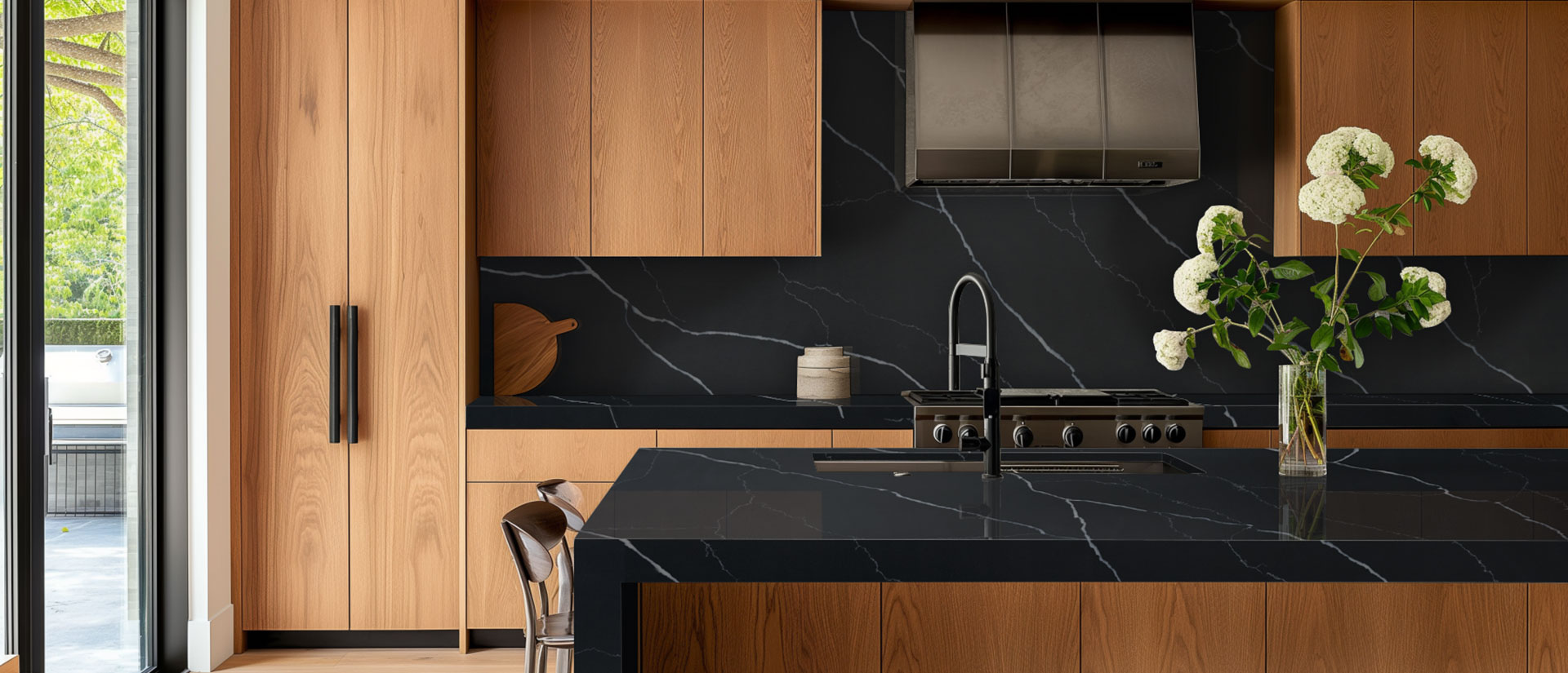 Marquina Midnight ® countertop in a kitchen — view 2