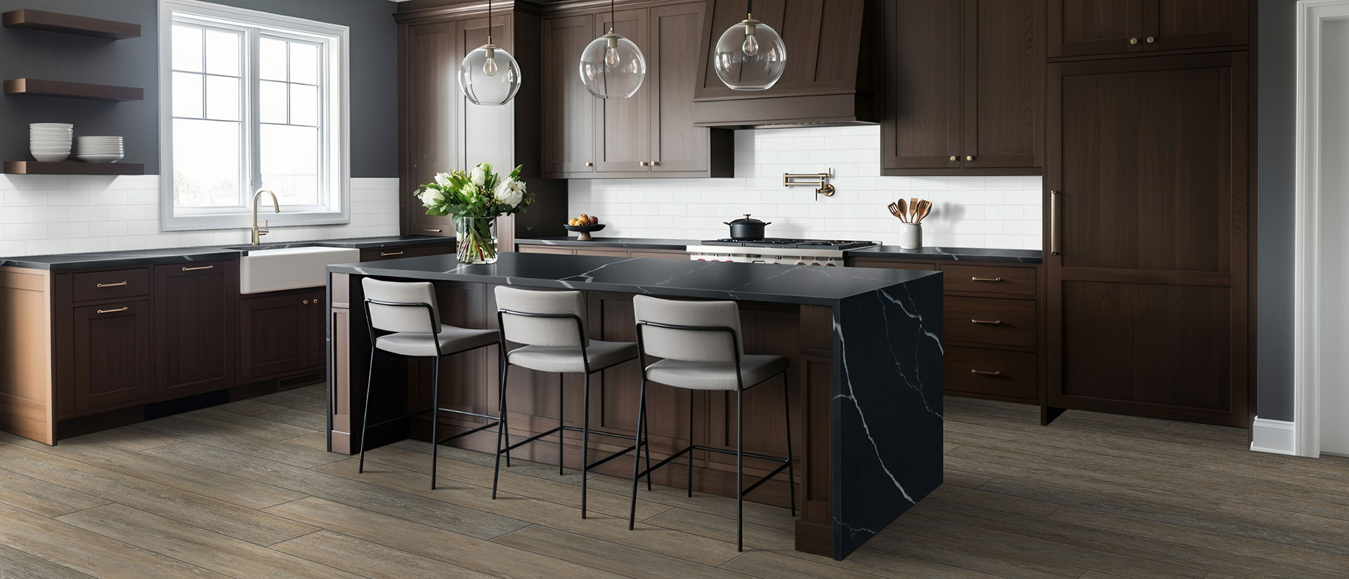 Marquina Midnight ® countertop in a kitchen — view 4