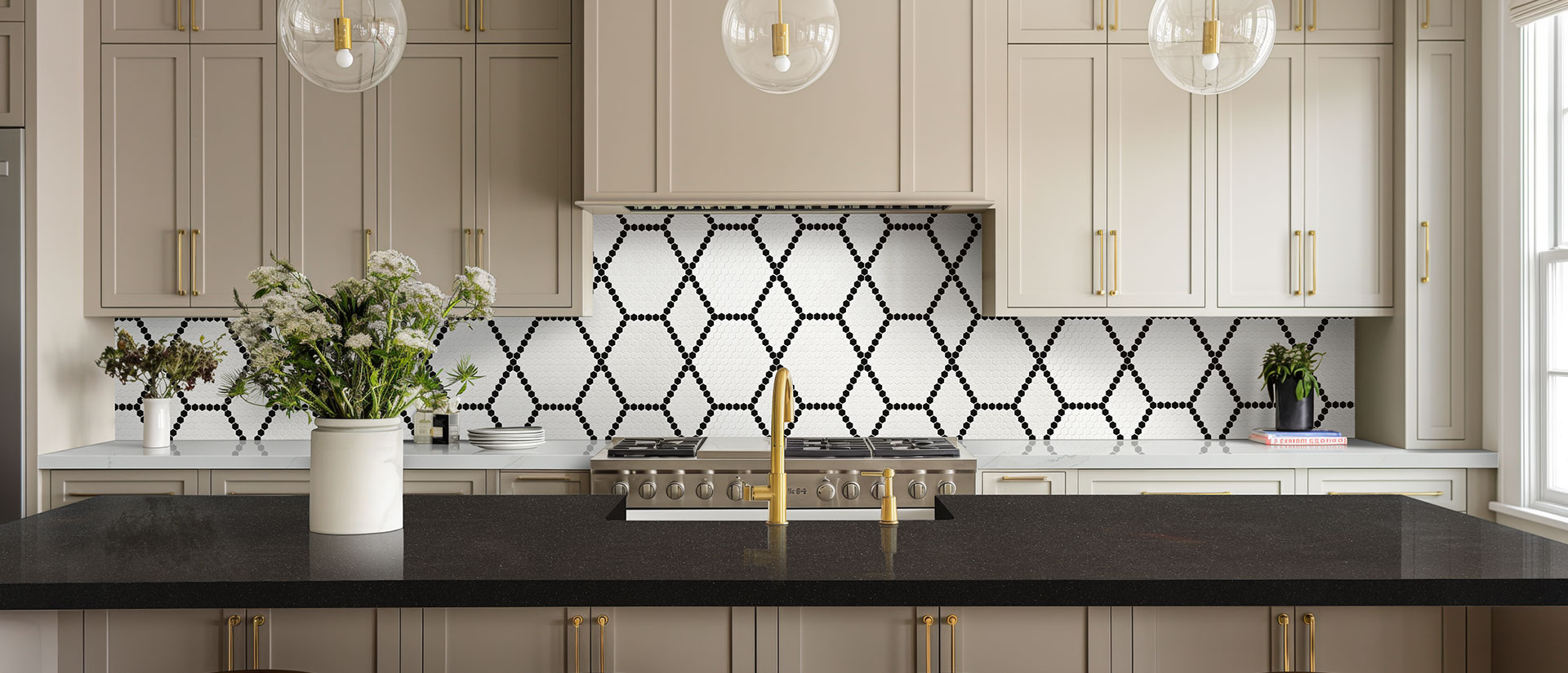 Midnight Majesty ® countertop in a kitchen — view 4